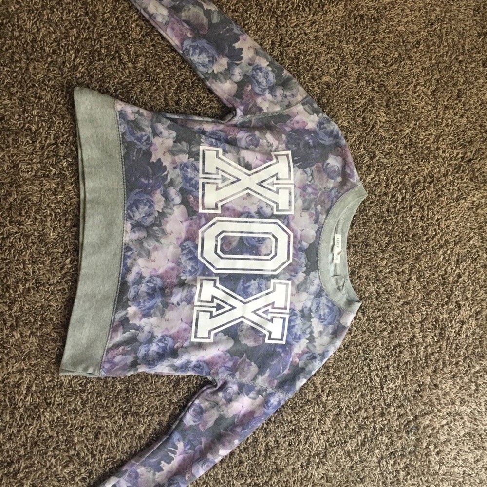 Small crop long sleeve